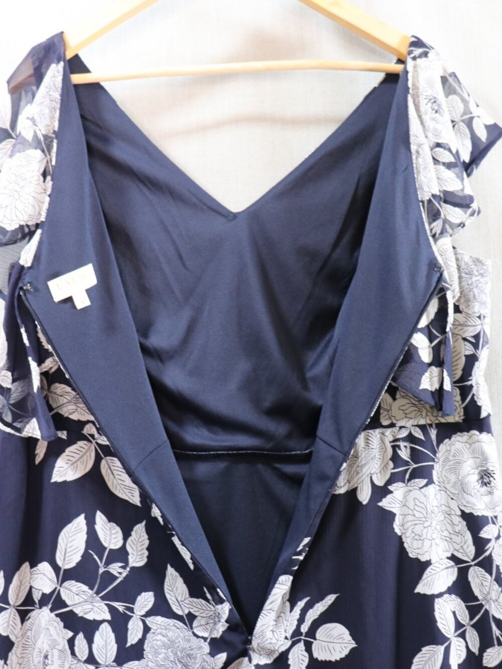 Laura Plus Dress Womens 16P Navy White Chiffon Ruffle Floral Midi 18 Plus - Picture 11 of 14